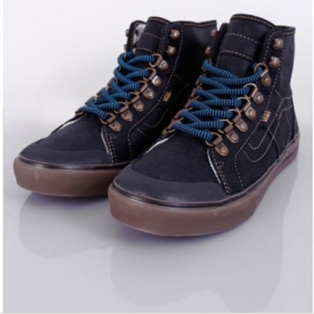 ISO vans wellesley hiker hiking bella swan boots - Picture 2 of 2